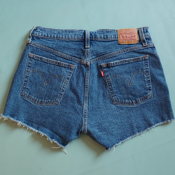 Levi's®501® Original Fit High Rise Women's Shorts - Picture 4 of 7